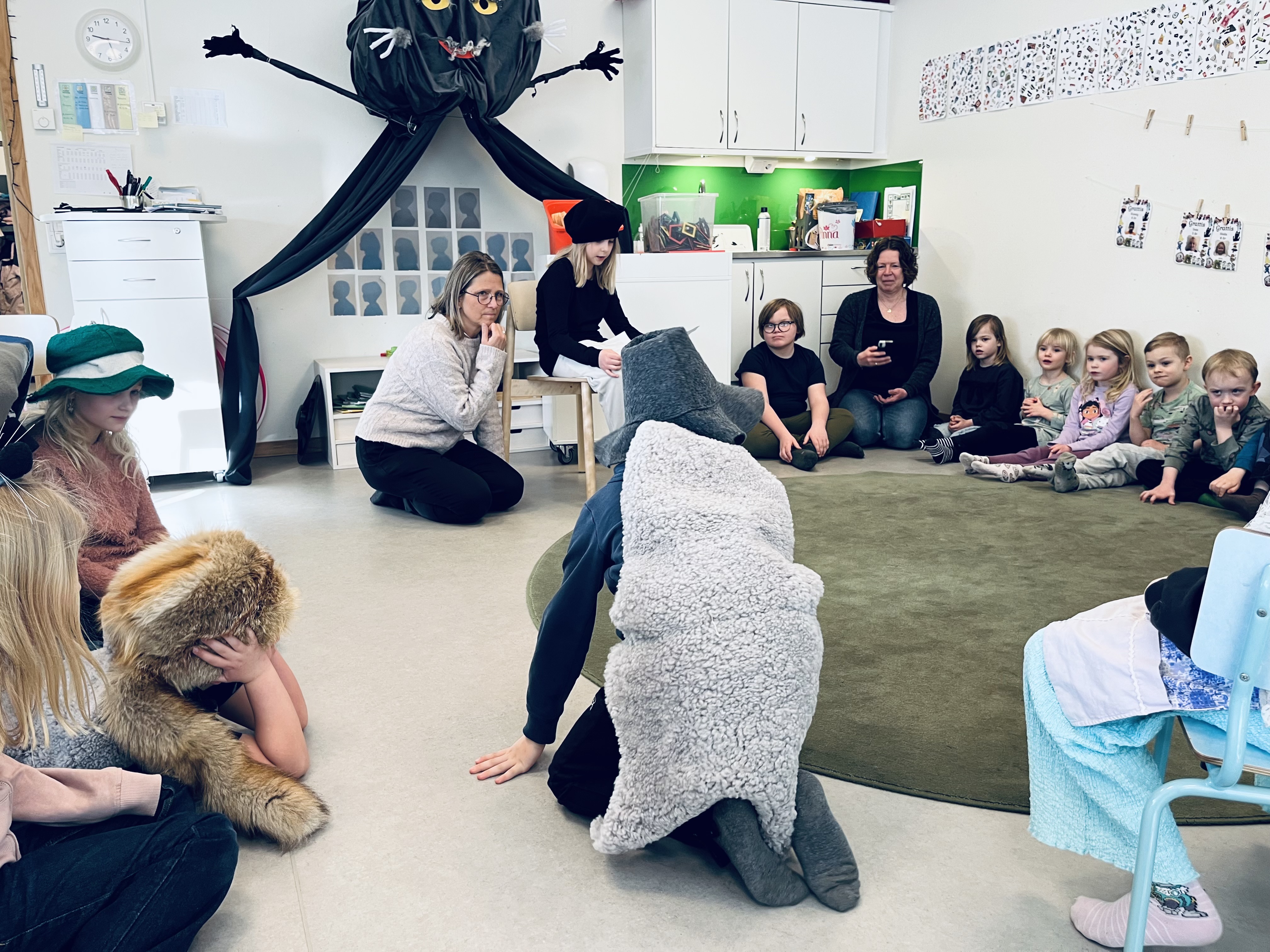 Teater åk 2 bild