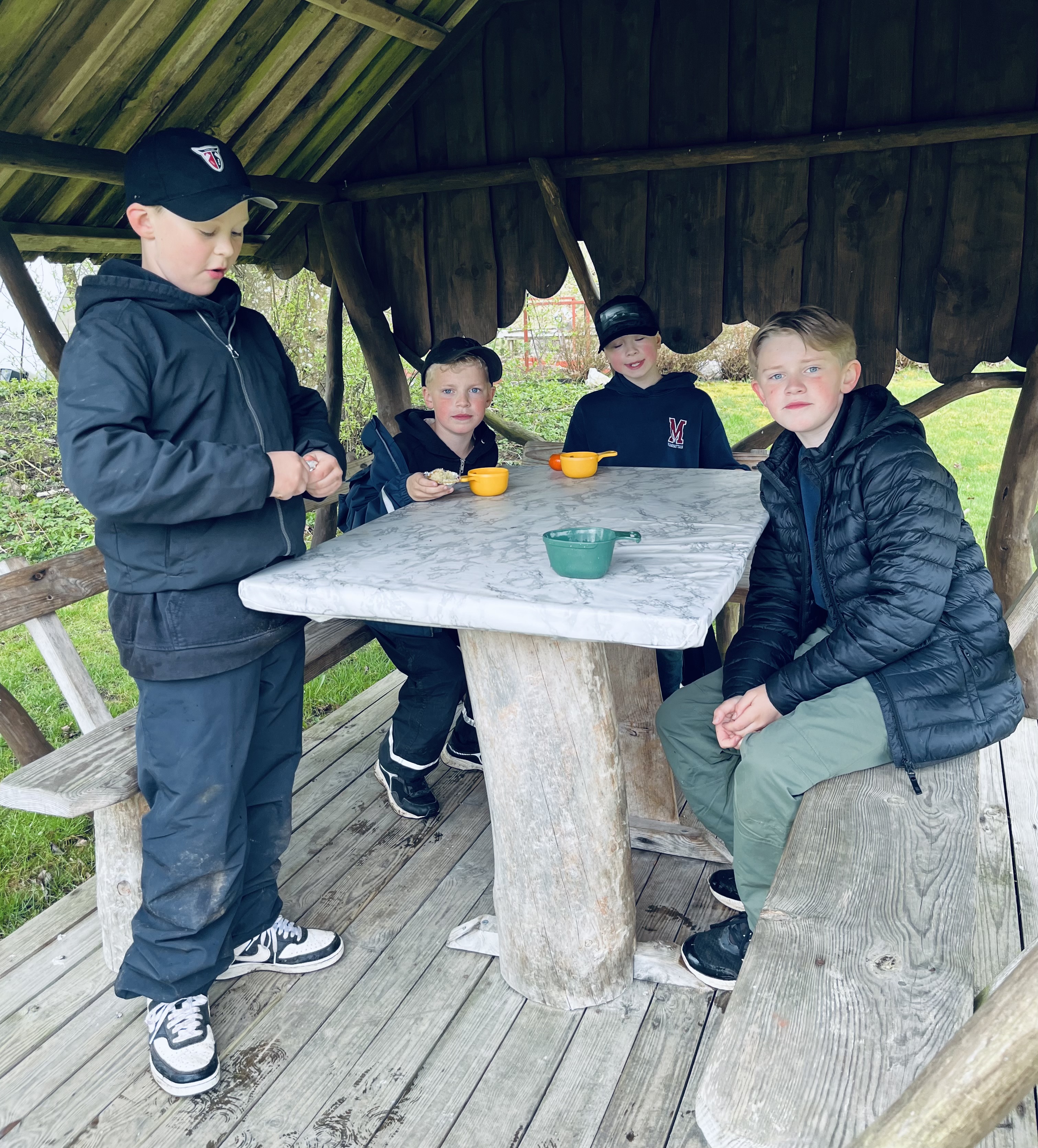 Fritids på Helås lekpark bild