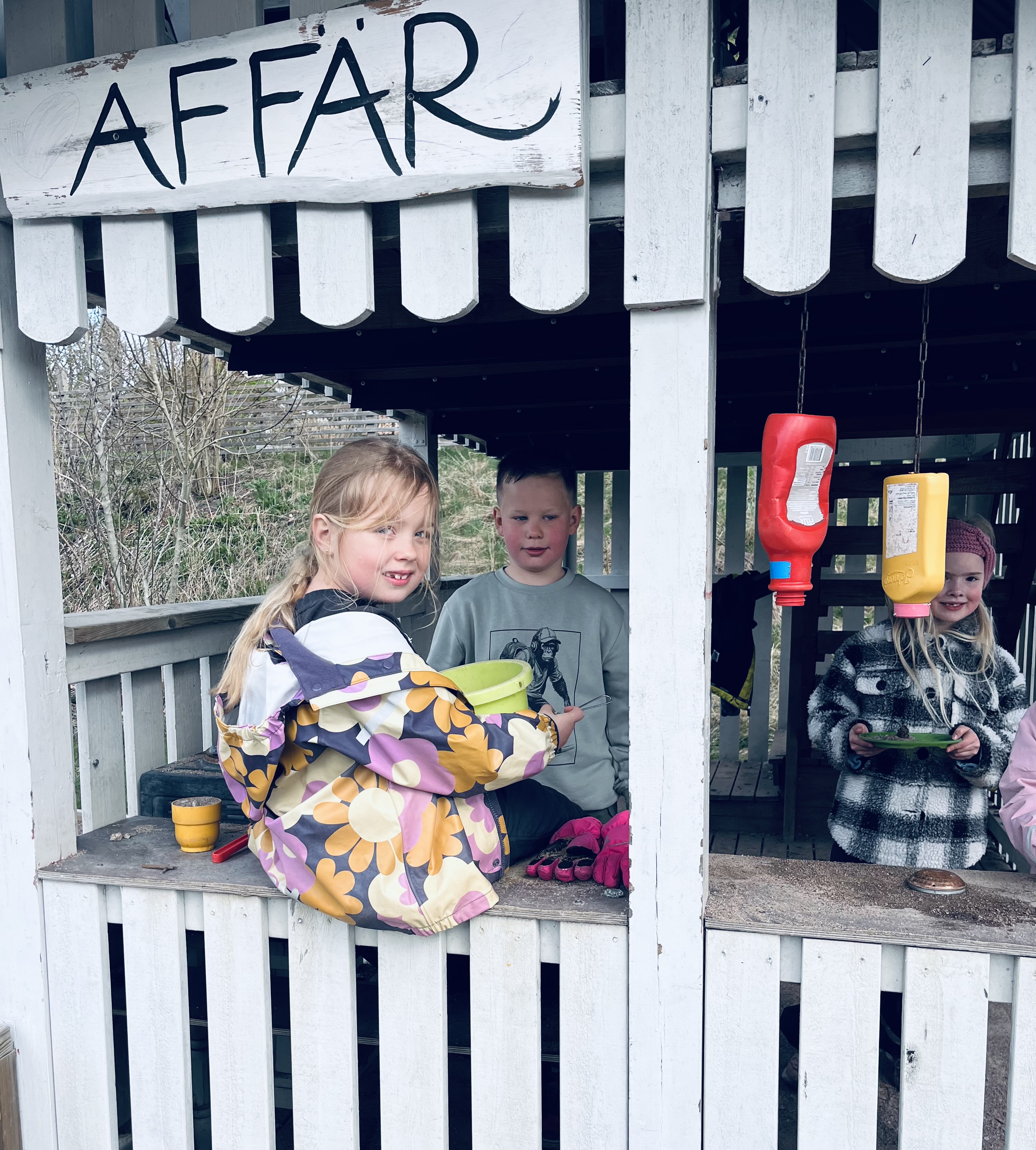 Fritids på Helås lekpark bild